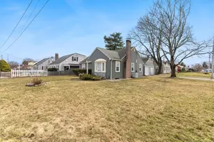 49 Cove St, Pawtucket, RI 02861 - Photo 4