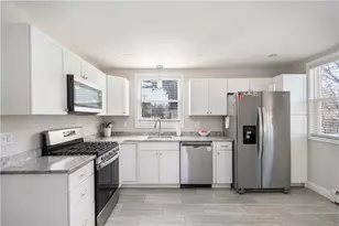 2037 Cranston St, Cranston, RI 02920 - Photo 16