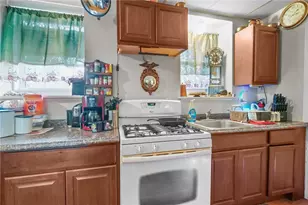 35 Sterling Ave, Providence, RI 02909 - Photo 12