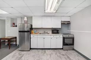 1040 Cranston St, Cranston, RI 02910 - Photo 16