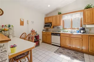 8 Birchwood Dr, Bristol, RI 02809 - Photo 6