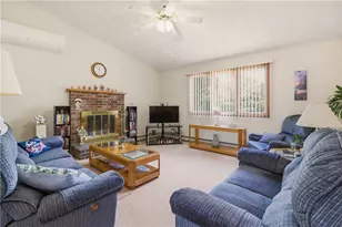 8 Birchwood Dr, Bristol, RI 02809 - Photo 2