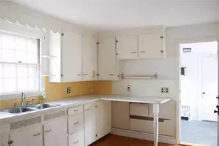 369 Manor Dr, Warwick, RI 02888 - Photo 10