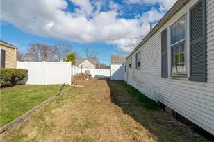369 Manor Dr, Warwick, RI 02888 - Photo 6