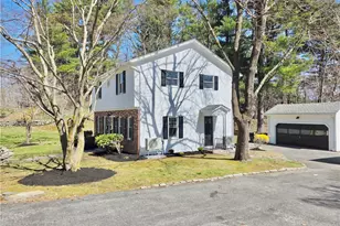 8 Wolf Hill Rd, Smithfield, RI 02917 - Photo 2