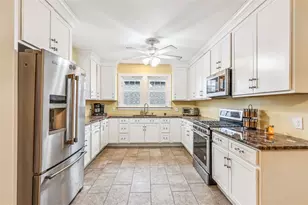 300 Farmington Ave, Cranston, RI 02920 - Photo 12