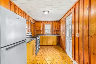 34 Steere Ave, North Providence, RI 02911 - Photo 4