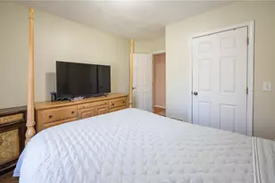 367 Commonwealth Ave, Warwick, RI 02886 - Photo 26