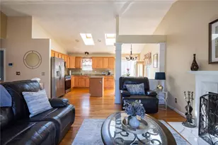 367 Commonwealth Ave, Warwick, RI 02886 - Photo 6