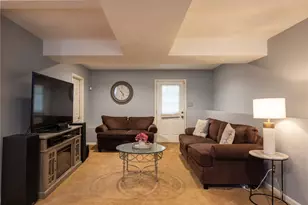 367 Commonwealth Ave, Warwick, RI 02886 - Photo 28