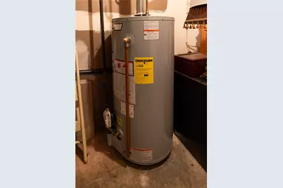 367 Commonwealth Avenue, Warwick, RI 02886 - Photo 34