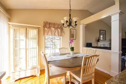 367 Commonwealth Avenue, Warwick, RI 02886 - Photo 12