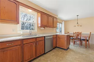 47 Sleepy Hollow Dr, Cumberland, RI 02864 - Photo 10