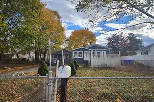 39 Chaplin St, Pawtucket, RI 02861 - Photo 2