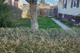 164 Morris Ave, Pawtucket, RI 02860 - Photo 4