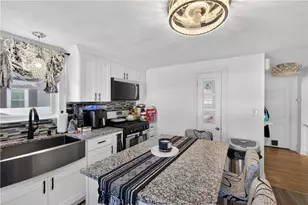 80 Dewey Ave, Pawtucket, RI 02861 - Photo 4
