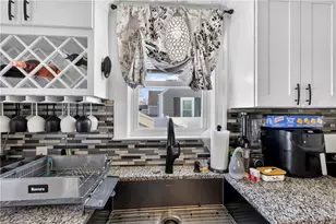 80 Dewey Ave, Pawtucket, RI 02861 - Photo 14