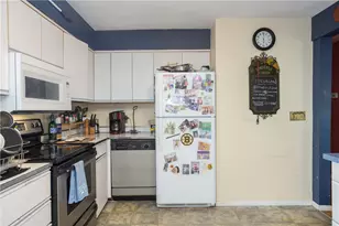 37 Squantum Dr, Middletown, RI 02842 - Photo 8