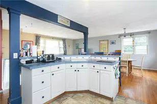 37 Squantum Dr, Middletown, RI 02842 - Photo 4