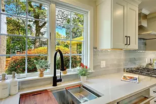 18 Chantilly Dr, Barrington, RI 02806 - Photo 8