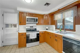 92 Weeden Ave, East Providence, RI 02916 - Photo 8