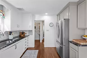 21 Belgrade Ave, Pawtucket, RI 02861 - Photo 10