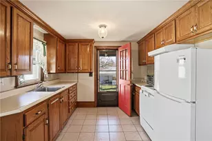 32 Crawford St, Cranston, RI 02910 - Photo 8