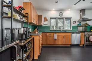 76 Blaisdell Ave, Pawtucket, RI 02860 - Photo 16