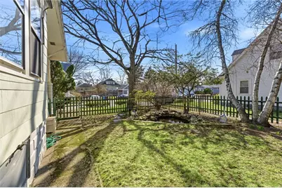 27 Essex Street, Cranston, RI 02910 - Photo 10