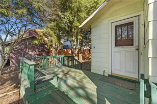 27 Essex St, Cranston, RI 02910 - Photo 12