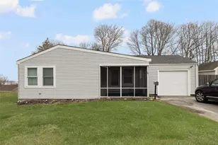 64 Pocasset Ave, Tiverton, RI 02878 - Photo 2