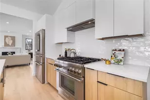 5 Lookout Ln, Portsmouth, RI 02871 - Photo 4