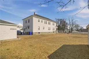 984 York Ave, Pawtucket, RI 02861 - Photo 18