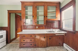 984 York Ave, Pawtucket, RI 02861 - Photo 12