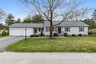 45 Bonnie Brook Dr, Cumberland, RI 02864 - Photo 2
