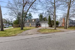 21 Old Chimney Rd, Barrington, RI 02806 - Photo 2