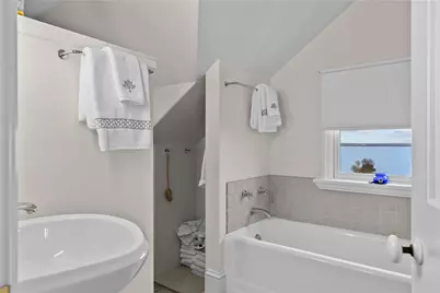 561 Indian Avenue, Middletown, RI 02842 - Photo 24