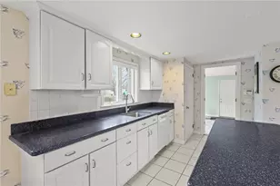 211 Love Ln, Warwick, RI 02886 - Photo 8