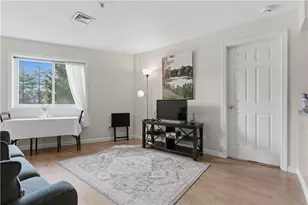 31 Devereux St, Providence, RI 02909 - Photo 8