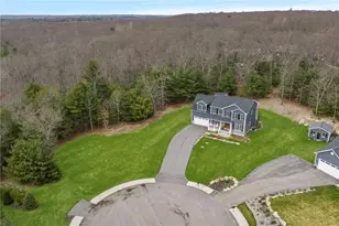 10 Jessica Lee Ct, Coventry, RI 02816 - Photo 2