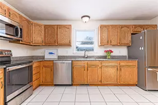 173 Russell Dr, Tiverton, RI 02878 - Photo 4