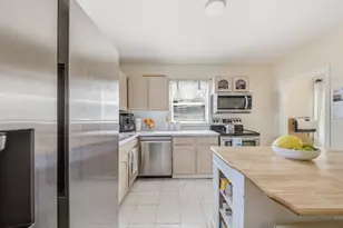 113 Woodside Ave, Pawtucket, RI 02861 - Photo 4