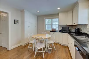 70 Sargent Ave, Providence, RI 02906 - Photo 14