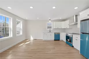37 Webb St, Pawtucket, RI 02860 - Photo 12