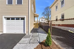 37 Webb St, Pawtucket, RI 02860 - Photo 4