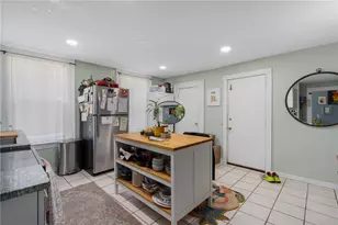 90 Pleasant St, Providence, RI 02906 - Photo 20