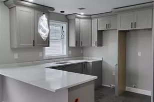 731 Potters Ave, Providence, RI 02907 - Photo 8