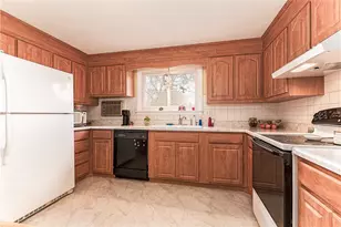72 Janet Ct, Warwick, RI 02886 - Photo 16