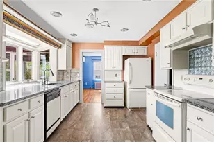 18 Huntington Dr, East Providence, RI 02916 - Photo 12