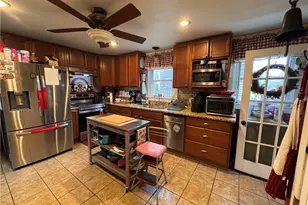 37 Aldrich St, West Warwick, RI 02893 - Photo 6
